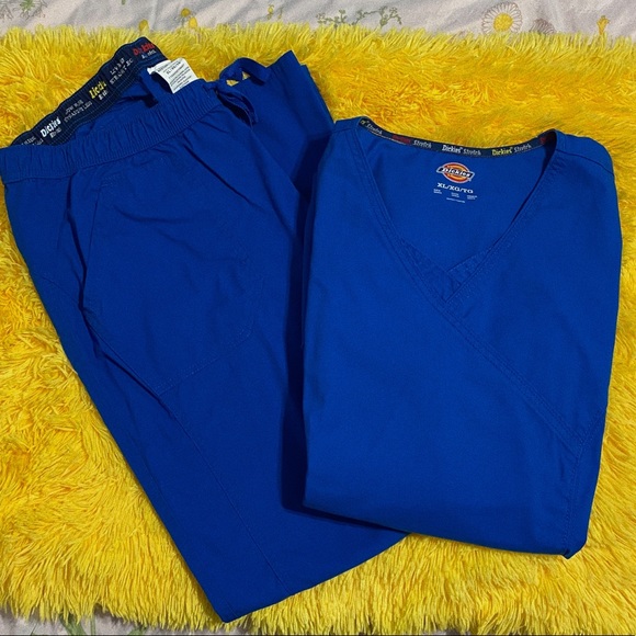 Dickies Other - Dickies Scrub Set